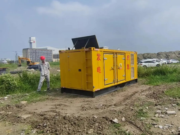 黟县200KW柴油发电机机组每小时的油耗量受哪些因素影响？
