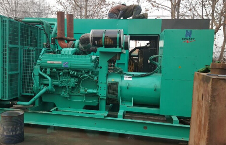 黟县发电机组如何判断水冷式机油散热器内部是否需要清洗？